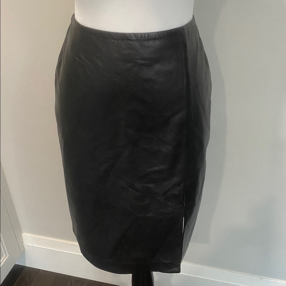 Danier Black Leather Pencil Skirt Side Slit Size 6 Knee Length - Picture 6 of 16